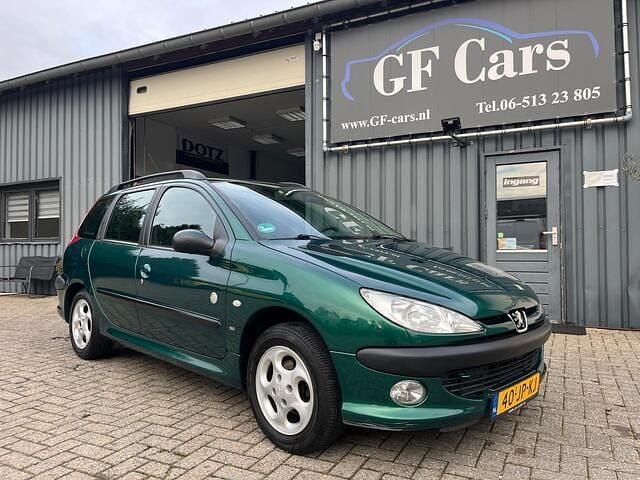 Groen Gebruikt 2002 Peugeot 206 Stationwagen | € 979 (Eerlijke prijs) - Afbeelding 1/4