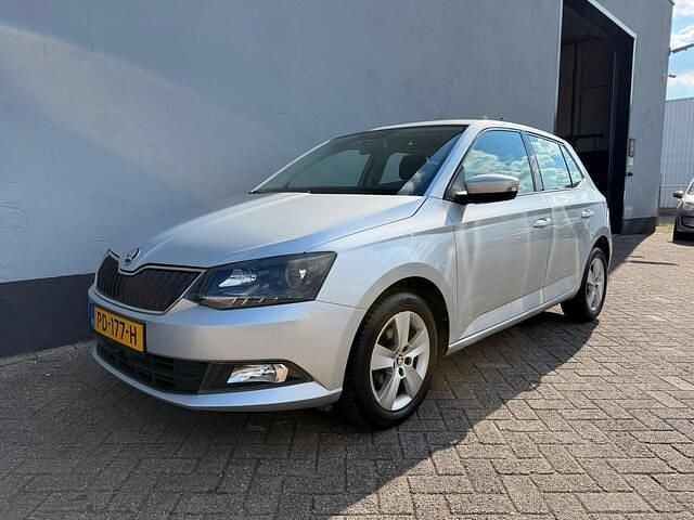 Grijs Gebruikt 2018 Skoda Fabia Business Line Hatchback | € 9.750 (Eerlijke prijs) - Afbeelding 1/4