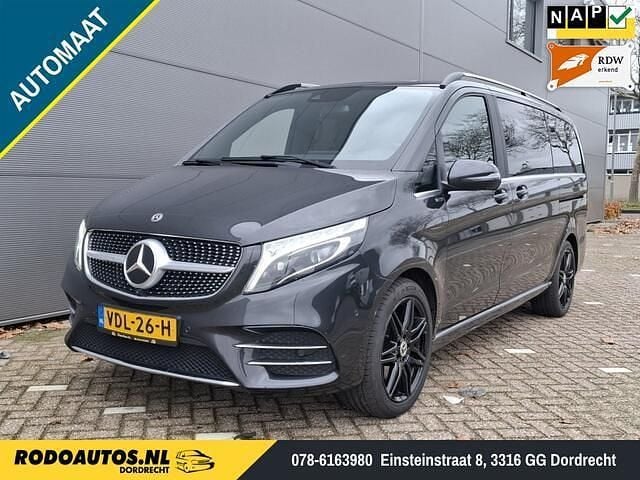 Zwart (metallic) Gebruikt 2019 Mercedes V300 Avantgarde MPV | € 42.500 (Super prijs) - Afbeelding 1/4