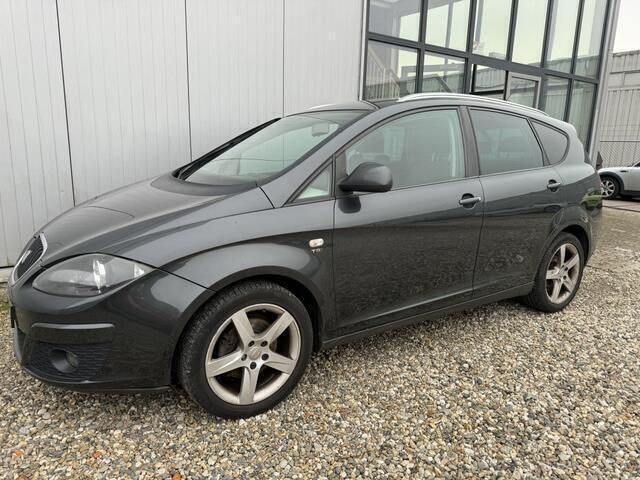 Grijs Gebruikt 2010 Seat Altea XL Style MPV | € 1.850 (Goede deal) - Afbeelding 1/4