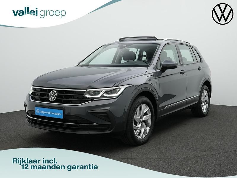 Grijs Gebruikt 2022 VW Tiguan Active SUV | € 33.800 (Eerlijke prijs) - Afbeelding 1/4