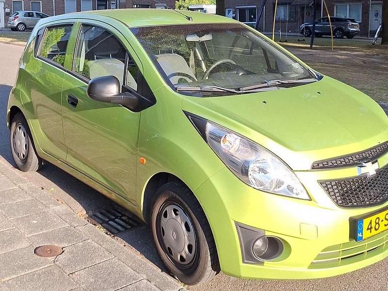 Groen Gebruikt 2011 Chevrolet Spark Hatchback | € 2.007 (Super prijs) - Afbeelding 1/4