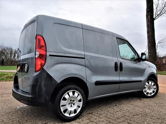 Occasion Fiat Doblò 95 PK (69 kW) 2012 Grijs MPV