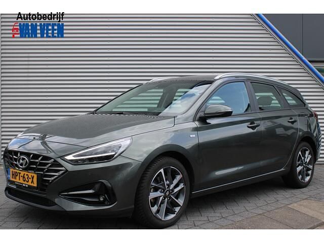 Amazon grey (grijs metallic) Occasion 2023 Hyundai i30 Comfort Stationwagen | € 21.945 (Eerlijke prijs) - Afbeelding 1/4