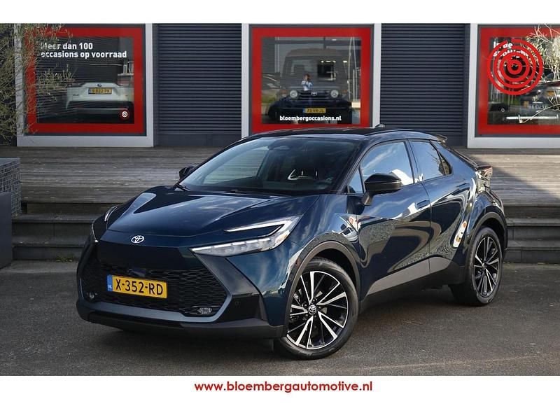 Blauw Gebruikt 2024 Toyota C-HR+ Executive SUV | € 36.999 - Afbeelding 1/4