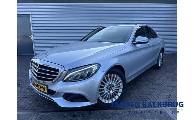 Grijs Gebruikt 2018 Mercedes C200 Premium Plus Sedan | € 20.900 (Eerlijke prijs) - Afbeelding 1/4