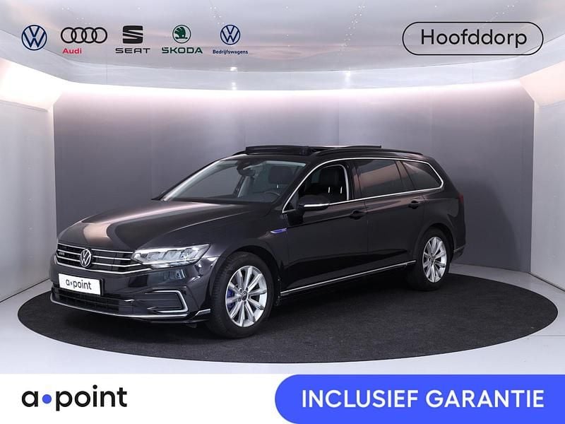 Zwart Gebruikt 2022 VW Passat Business Stationwagen | € 31.849 (Iets duurder) - Afbeelding 1/3
