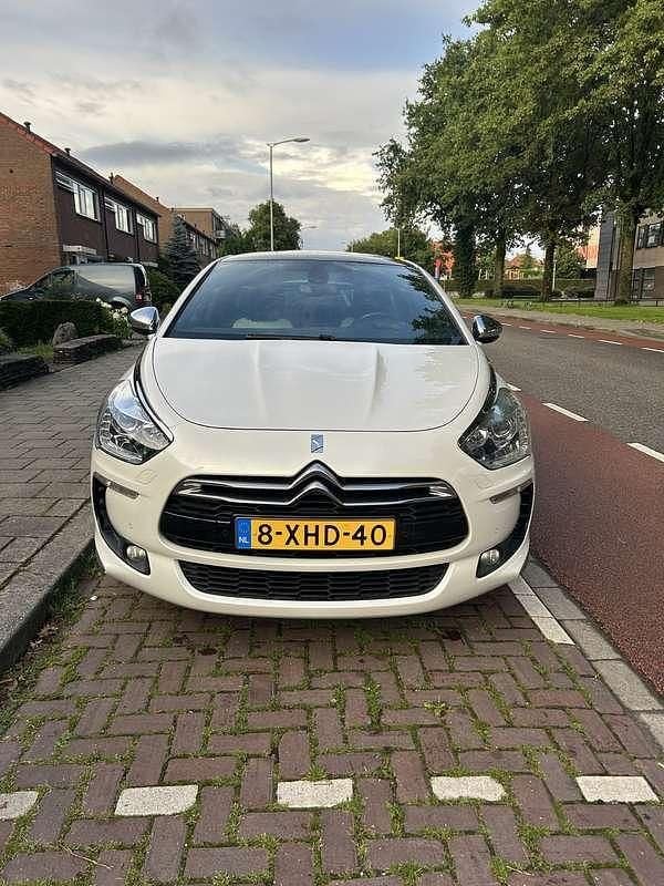 Wit Gebruikt 2014 Citroën DS5 So Chic Hatchback | € 12.000 (Eerlijke prijs) - Afbeelding 1/4
