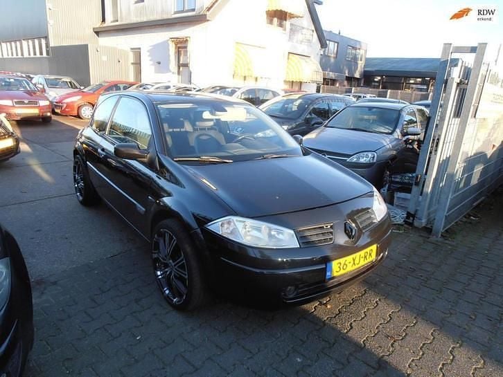 Zwart Gebruikt 2006 Renault Mégane II Hatchback | € 1.250 (Eerlijke prijs) - Afbeelding 1/4