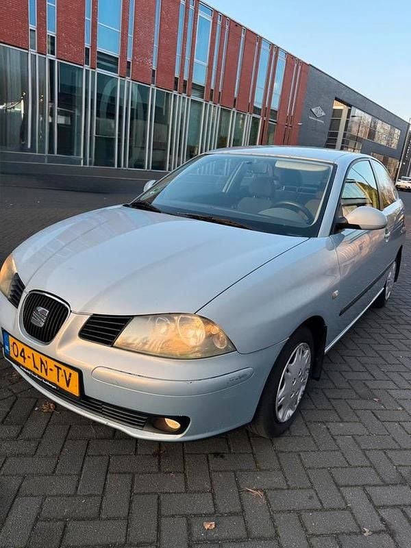 Blauw Occasion 2003 Seat Ibiza Hatchback | € 1.700 (Eerlijke prijs) - Afbeelding 1/4