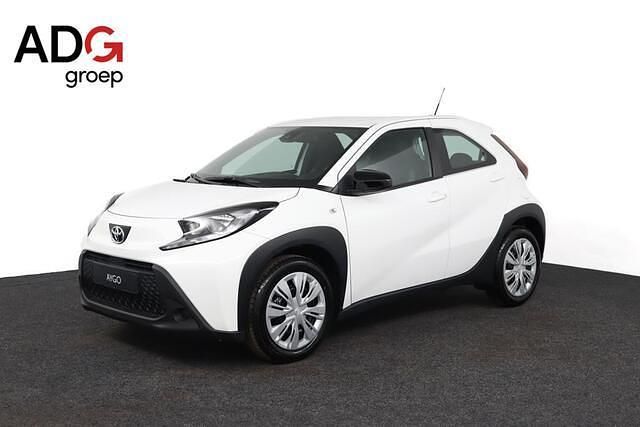 Wit Gebruikt 2024 Toyota Aygo Play Hatchback | € 18.400 (Eerlijke prijs) - Afbeelding 1/4