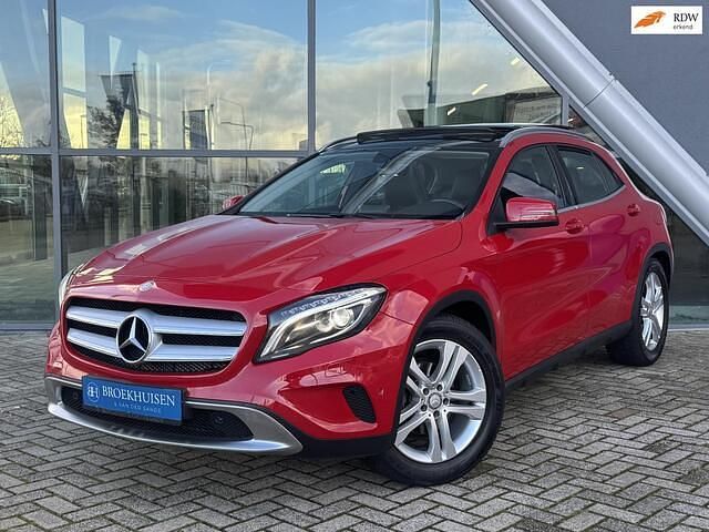 Rood (metallic) Gebruikt 2014 Mercedes GLA200 Edition 1 SUV | € 15.950 (Goede deal) - Afbeelding 1/4