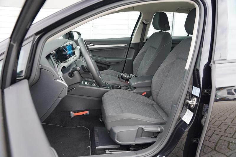 Occasion VW Golf VIII Life 110 PK (80 kW) 2023 Zwart Hatchback