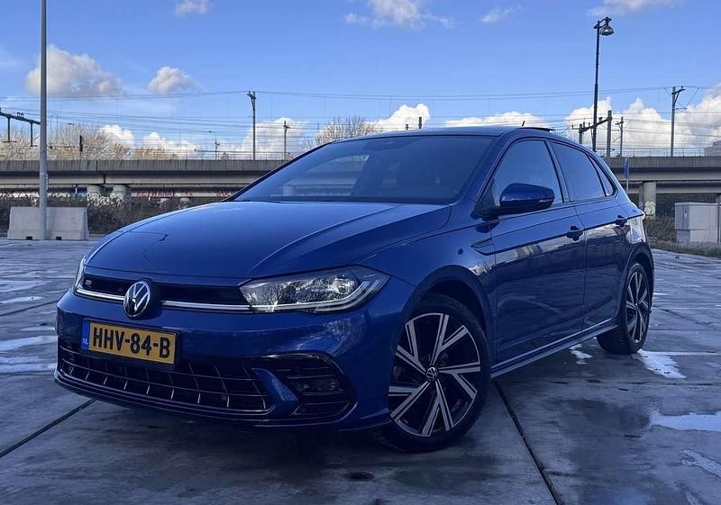 Blauw Occasion 2021 VW Polo R-line Hatchback | € 22.950 (Iets duurder) - Afbeelding 1/4