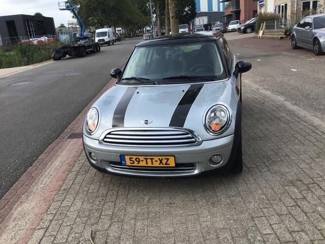 Grijs, metallic lak Gebruikt 2007 Mini Cooper Pepper Hatchback | € 3.250 - Afbeelding 1/4