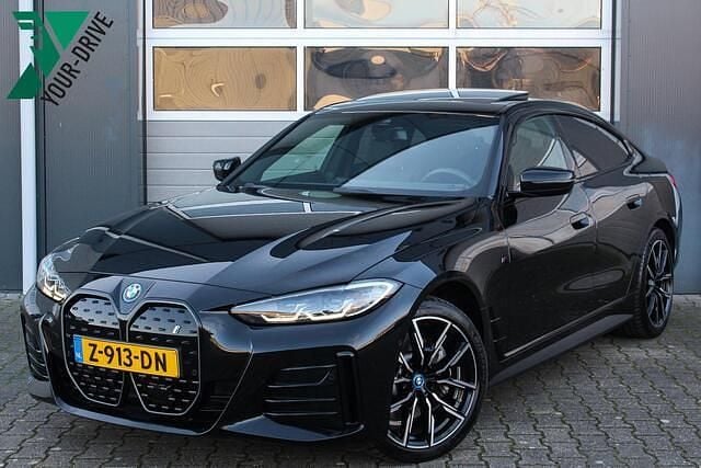 Zwart (metallic) Gebruikt 2024 BMW i4 M Sport Sedan | € 39.950 (Super prijs) - Afbeelding 1/4