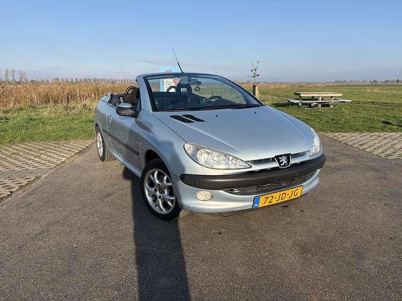Blauw Gebruikt 2002 Peugeot 206 CC Cabriolet | € 2.499 (Eerlijke prijs) - Afbeelding 1/4