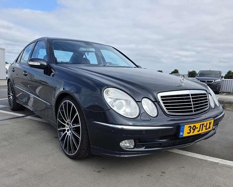 Blauw Gebruikt 2002 Mercedes E500 Avantgarde Sedan | € 8.150 (Goede deal) - Afbeelding 1/4