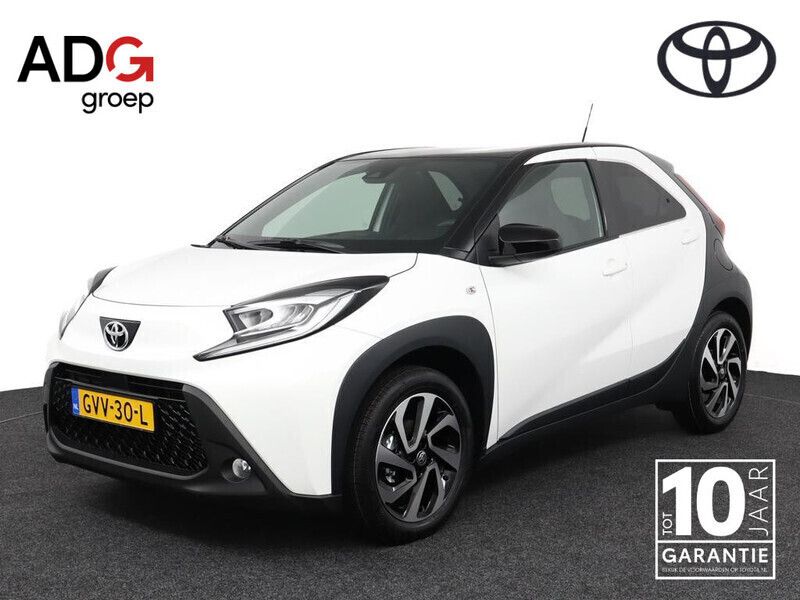 Wit Gebruikt 2025 Toyota Aygo Pulse Hatchback | € 24.750 (Iets duurder) - Afbeelding 1/4