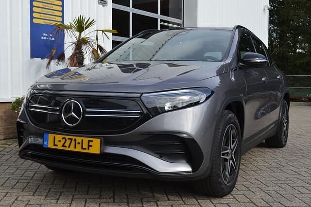 Grijs Gebruikt 2021 Mercedes EQA250 AMG SUV | € 29.950 (Eerlijke prijs) - Afbeelding 1/4