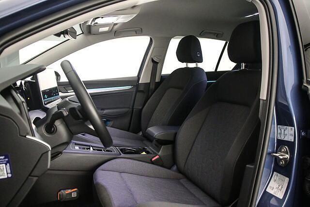 Occasion VW Golf VIII Edition 204 PK (150 kW) 2025 Blauw Hatchback