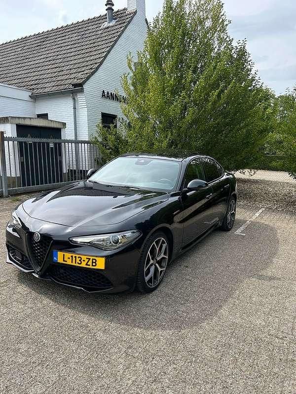 Zwart Gebruikt 2018 Alfa Romeo Giulia Veloce Sedan | € 34.500 (Duur) - Afbeelding 1/4