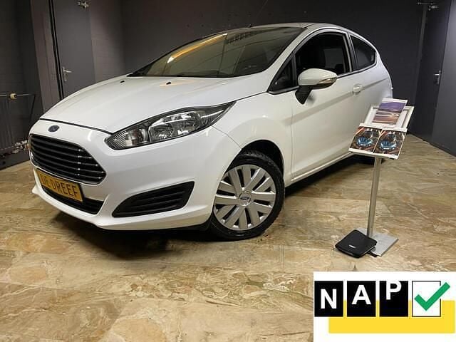 Wit Gebruikt 2015 Ford Fiesta Hatchback | € 4.950 (Goede deal) - Afbeelding 1/4