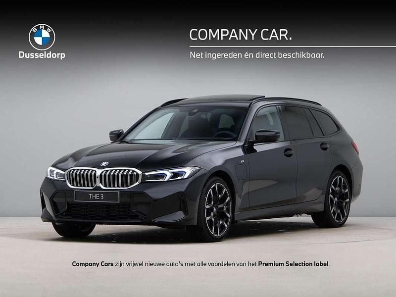 Zwart Gebruikt 2025 BMW 330e Comfort Edition Stationwagen | € 51.450 (Super prijs) - Afbeelding 1/4