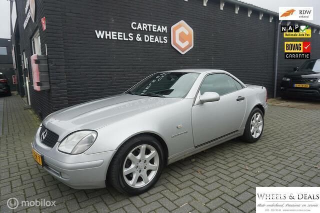 Grijs Gebruikt 1997 Mercedes SLK230 Cabriolet | € 5.495 (Eerlijke prijs) - Afbeelding 1/4