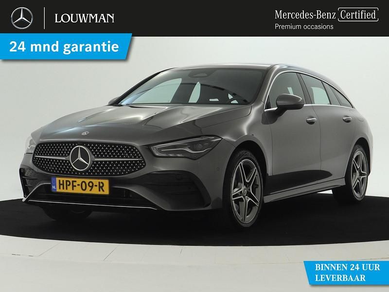 Grijs Gebruikt 2024 Mercedes CLA250 AMG line Sedan | € 38.945 (Eerlijke prijs) - Afbeelding 1/3