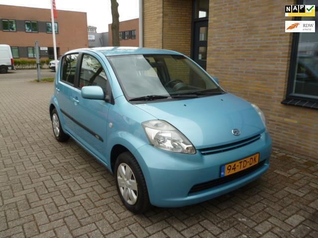 Blauw Gebruikt 2006 Daihatsu Sirion Hatchback | € 1.150 (Eerlijke prijs) - Afbeelding 1/4