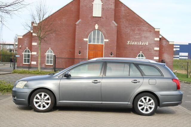 Occasion Toyota Avensis 129 PK (94 kW) 2004 Grijs Stationwagen