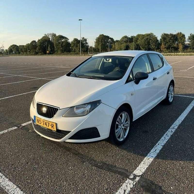 Wit Gebruikt 2008 Seat Ibiza Reference MPV | € 1.200 (Eerlijke prijs) - Afbeelding 1/4