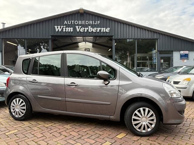 Grijs Gebruikt 2010 Renault Grand Modus Dynamique MPV | € 3.250 (Eerlijke prijs) - Afbeelding 1/4