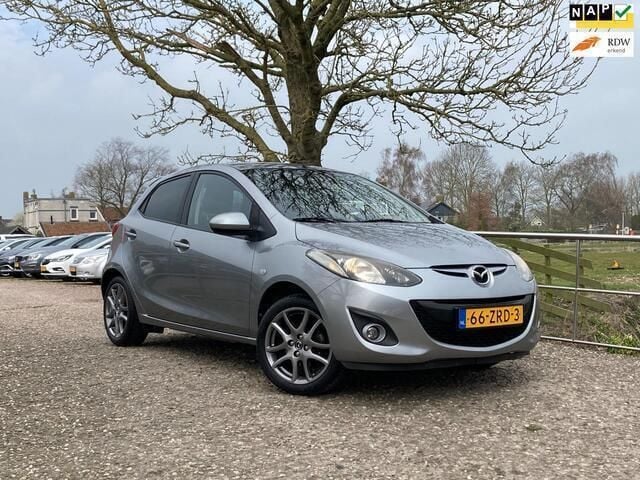 Grijs Gebruikt 2013 Mazda 2 Hatchback | € 5.975 (Eerlijke prijs) - Afbeelding 1/4