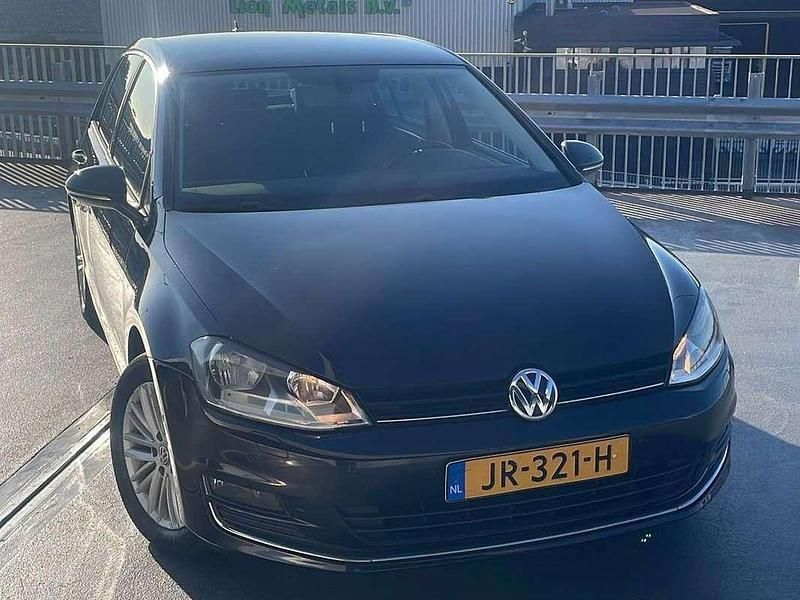 Zwart Gebruikt 2014 VW Golf VII Highline Sedan | € 8.950 (Goede deal) - Afbeelding 1/4