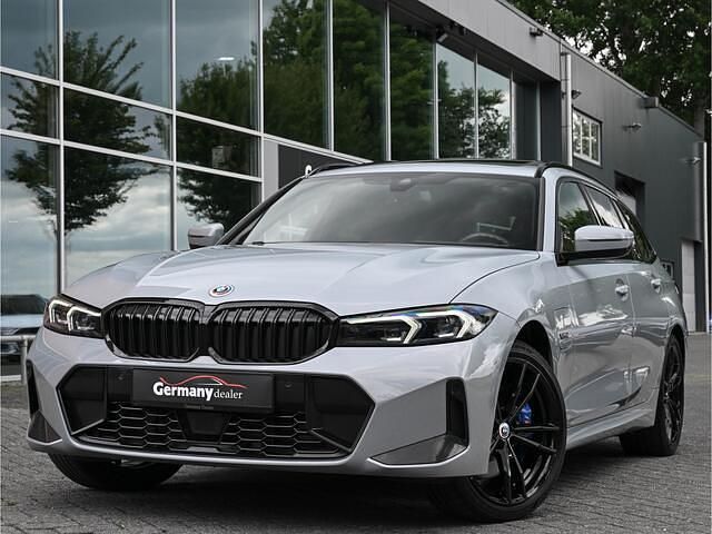 Grijs Gebruikt 2022 BMW 330 Shadowline Stationwagen | € 44.949 - Afbeelding 1/4