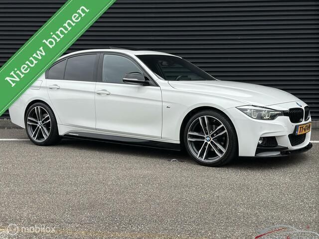 Wit Gebruikt 2018 BMW 318 M Performance Sedan | € 22.750 (Duur) - Afbeelding 1/4