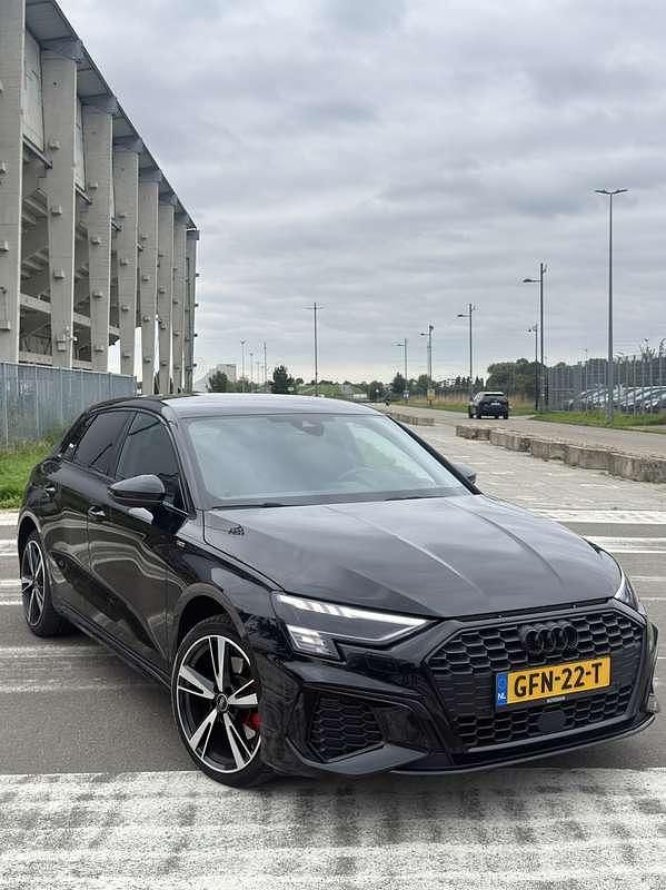 Zwart Gebruikt 2020 Audi A3 Hatchback | € 28.750 (Duur) - Afbeelding 1/4