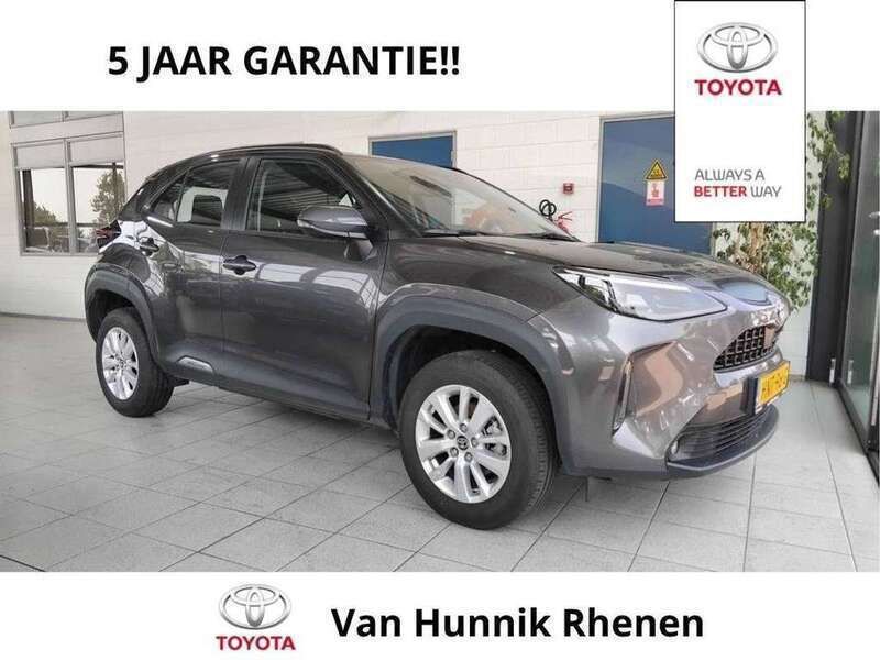 Grijs Gebruikt 2024 Toyota Yaris Cross SUV | € 27.499 (Eerlijke prijs) - Afbeelding 1/4