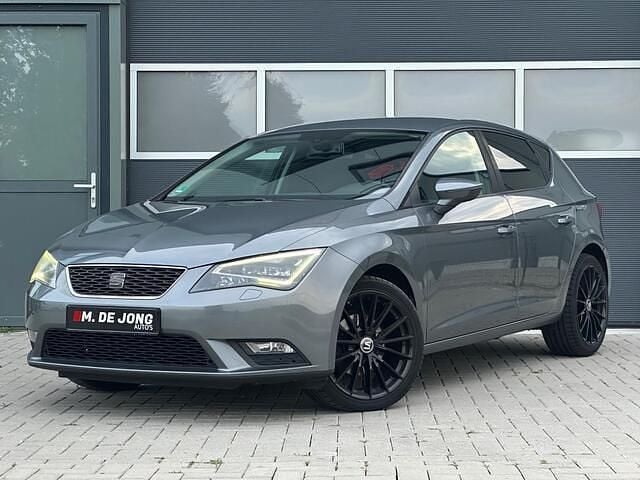 Grijs, metallic lak Gebruikt 2014 Seat Leon Business Hatchback | € 10.490 (Eerlijke prijs) - Afbeelding 1/4