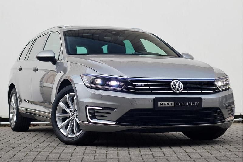 Zilver (metallic) Gebruikt 2020 VW Passat Highline Stationwagen | € 12.450 (Super prijs) - Afbeelding 1/4