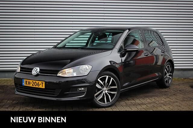 Zwart Occasion 2016 VW Golf VII Highline Hatchback | € 10.995 (Goede deal) - Afbeelding 1/4