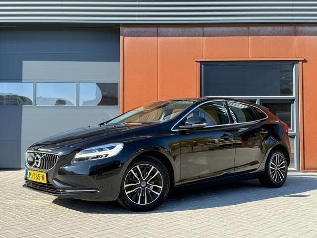 Zwart, metallic lak Gebruikt 2017 Volvo V40 Stationwagen | € 16.250 (Duur) - Afbeelding 1/4
