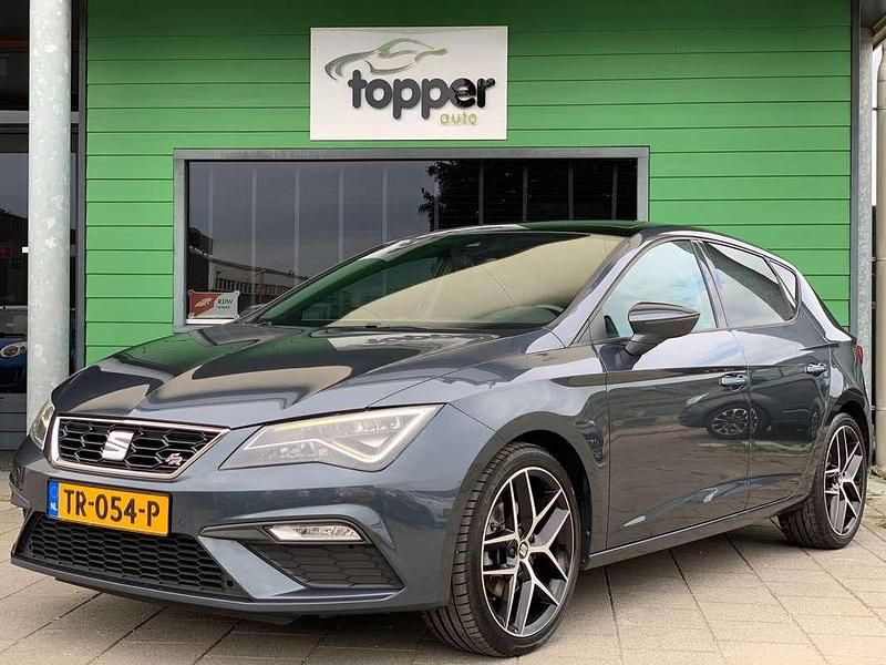 Grijs Gebruikt 2018 Seat Leon Business Hatchback | € 14.950 (Eerlijke prijs) - Afbeelding 1/4