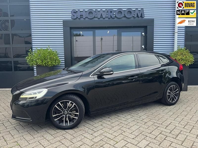 Zwart Gebruikt 2016 Volvo V40 R-Design Stationwagen | € 11.945 (Goede deal) - Afbeelding 1/4