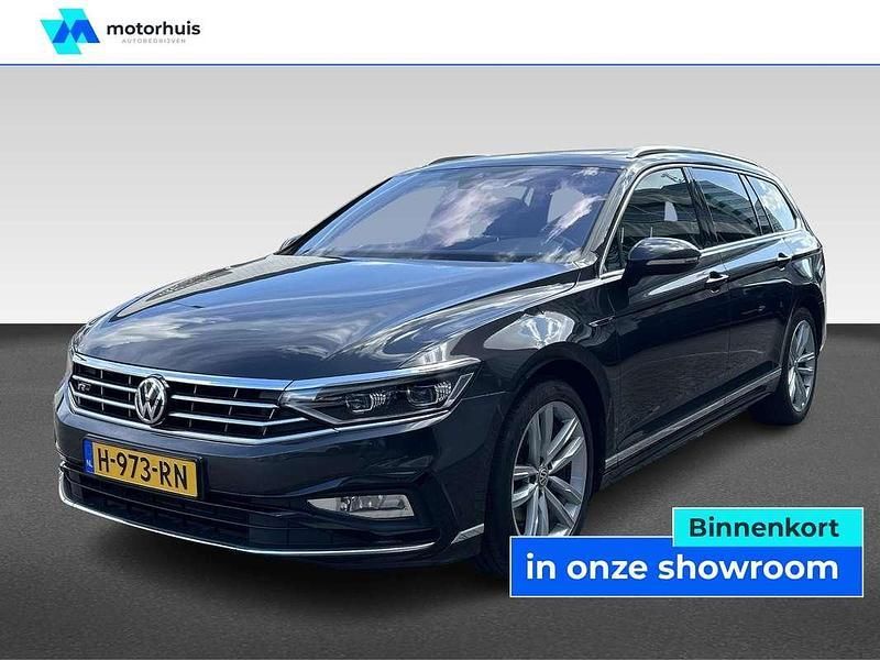 Grijs, metallic lak Gebruikt 2020 VW Passat Business Stationwagen | € 26.930 (Iets duurder) - Afbeelding 1/4