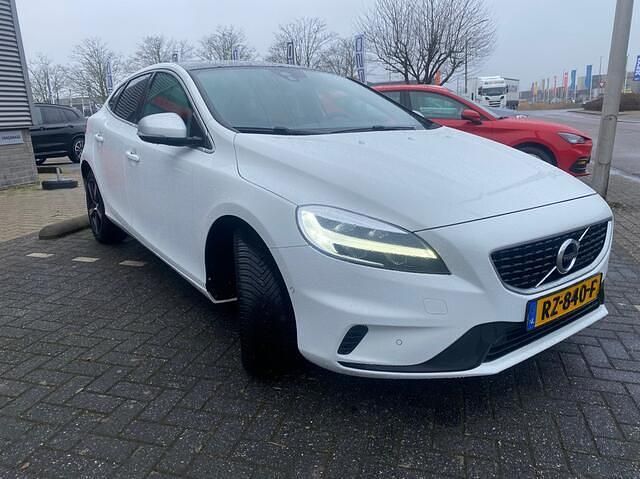 Occasion Volvo V40 R-Design 191 PK (140 kW) 2018 Wit Hatchback