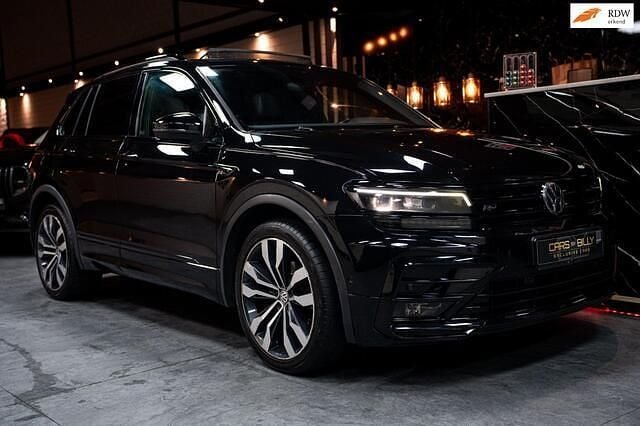Zwart Occasion 2020 VW Tiguan R-line SUV | € 19.900 (Super prijs) - Afbeelding 1/4
