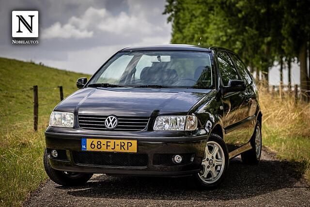 Zwart Gebruikt 2000 VW Polo Trendline Hatchback | € 1.440 (Eerlijke prijs) - Afbeelding 1/4